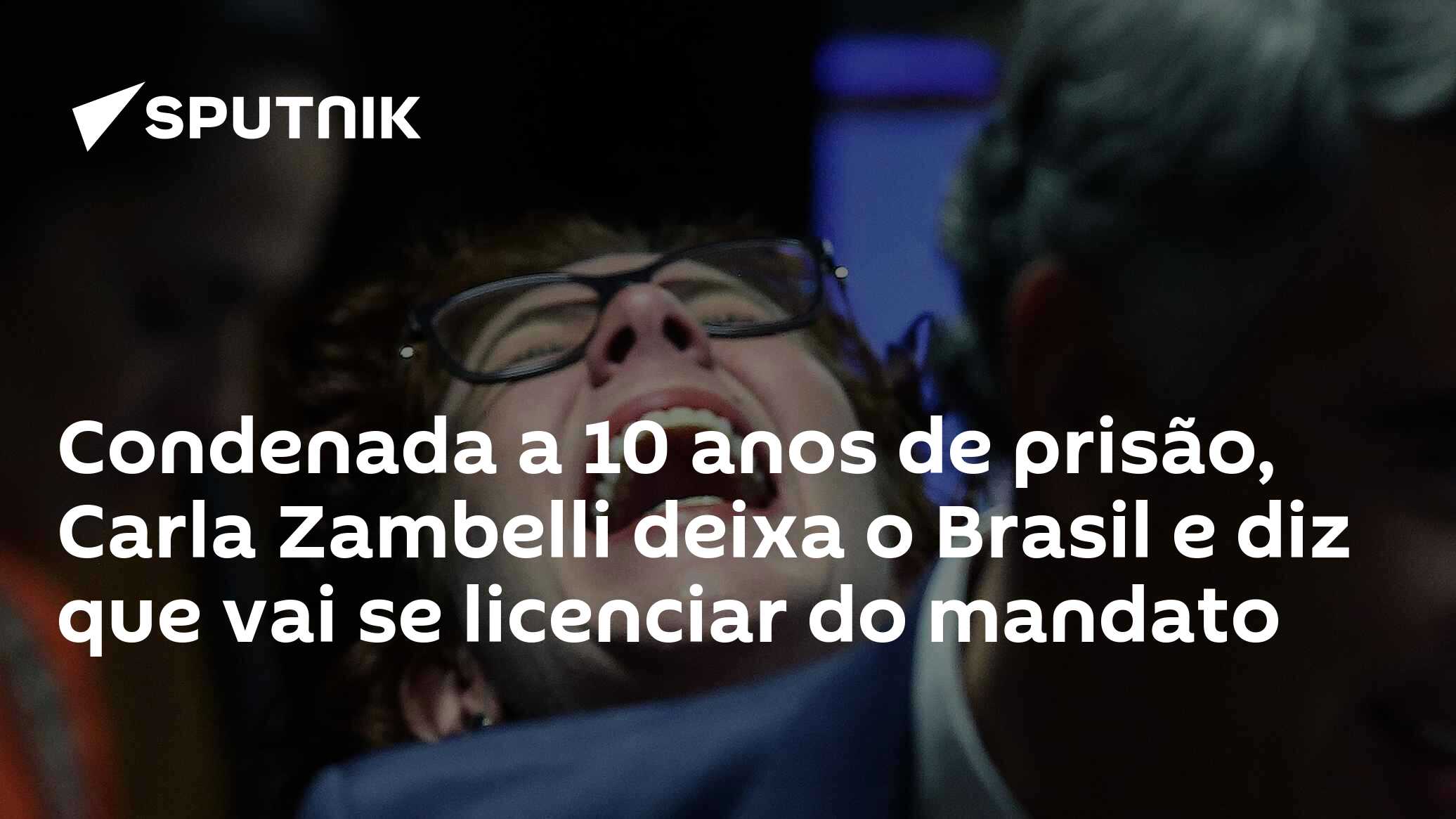 Condenada a 10 anos de prisão, Carla Zambelli deixa o Brasil e diz que vai se licenciar do mandato