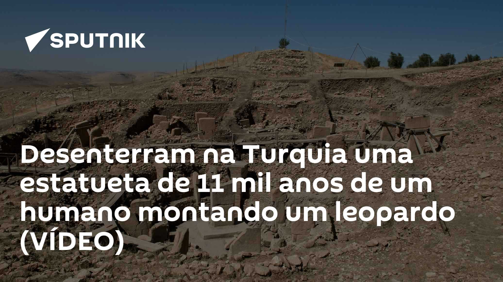 Desenterram na Turquia uma estatueta de 11 mil anos de um humano montando um leopardo (VÍDEO)