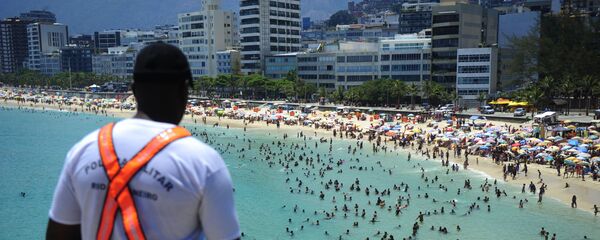 Polícia Militar reforça segurança nas praias do Rio de Janeiro para evitar ações violentas - Sputnik Brasil
