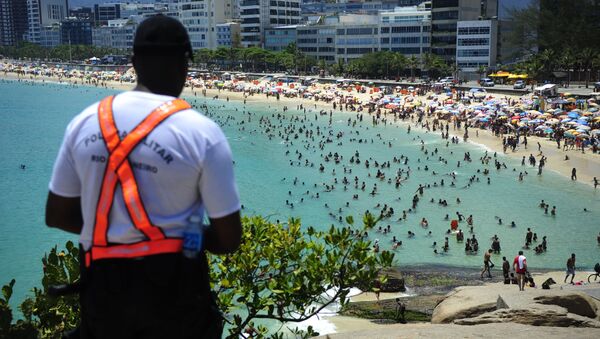 Polícia Militar reforça segurança nas praias do Rio de Janeiro para evitar ações violentas - Sputnik Brasil