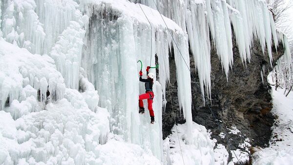 A escalada em montanhas de gelo (ice-climbing) - Sputnik Brasil