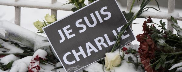 Solidariedade às vítimas do massacre do Charlie Hebdo - Sputnik Brasil