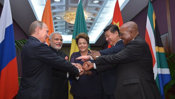 Líderes dos países do BRICS durante a cúpula de G20 em Brisbaine - Sputnik Brasil