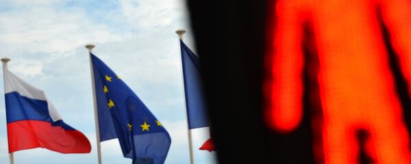 Bandeiras da Rússia e União Europeia - Sputnik Brasil