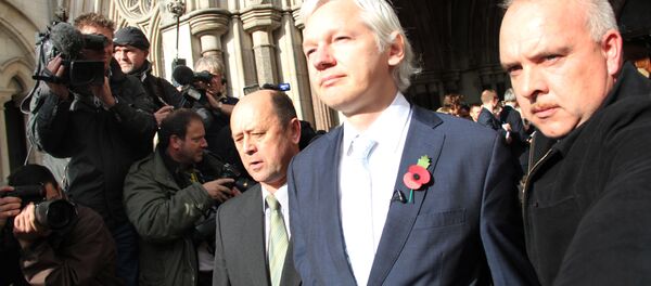 Um tribunal britânico confirma decisão de extraditar Assange para a Suécia Um tribunal britânico confirma decisão de extraditar Assange para a Suécia - Sputnik Brasil