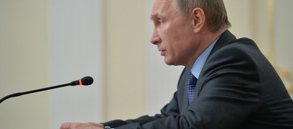 Presidente Putin em reunião para discutir empréstimos - Sputnik Brasil