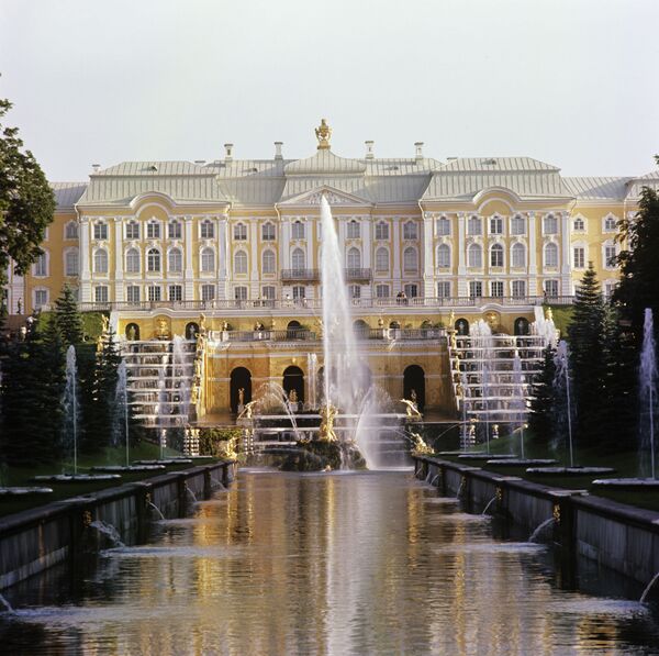 Jornal soviético e documentos desclassificados revelam visita de Biden à URSS em plena Guerra Fria - Sputnik Brasil