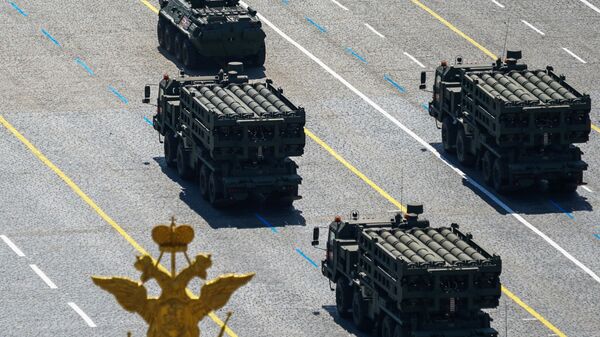 Sistemas de defesa antiaérea S-350 Vityaz durante a Parada dos 75 anos da Vitória, na Grande Guerra pela Pátria de 1941 a 1945, na Praça Vermelha, Moscou, 24 de junho de 2020 - Sputnik Brasil