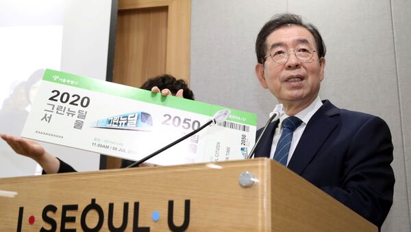 O prefeito de Seul, Park Won-soon, em evento na prefeitura da capital sul-coreana em 8 de julho de 2020. - Sputnik Brasil