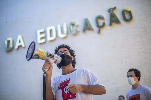 Década perdida? Em 10 anos, universidades federais no Brasil têm queda de 73% em investimentos - Sputnik Brasil