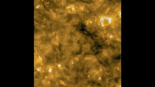 Missão espacial revela imagens inéditas do Sol, com 'fogueiras' na superfície (FOTOS, VÍDEO) Missão espacial revela imagens inéditas do Sol, com 'fogueiras' na superfície (FOTOS, VÍDEO) - Sputnik Brasil