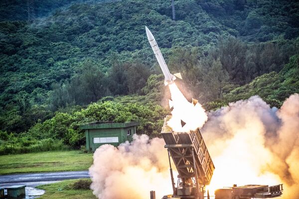 China alerta EUA após visita a Taiwan: 'Aqueles que brincam com fogo vão se queimar' China alerta EUA após visita a Taiwan: 'Aqueles que brincam com fogo vão se queimar' - Sputnik Brasil
