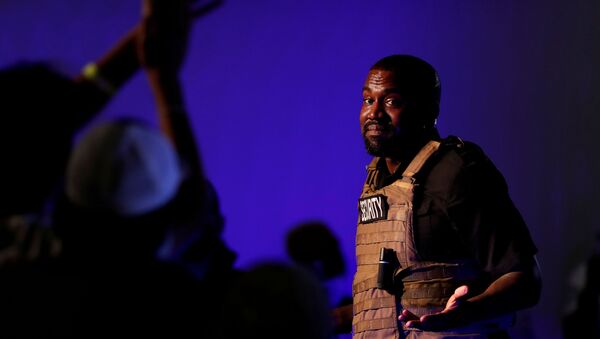 Rapper e produtor Kanye West no lançamento de sua candidatura em ato na Carolina do Sul - Sputnik Brasil