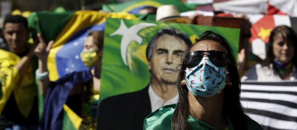 Bolsonaristas mostram apoio ao presidente do Brasil, Jair Bolsonaro, durante manifestação em Brasília, Brasil, 19 de julho de 2020 - Sputnik Brasil