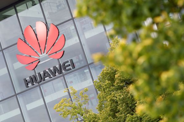 Pentágono obtém breve isenção da Casa Branca para trabalhar por mais tempo com Huawei - Sputnik Brasil