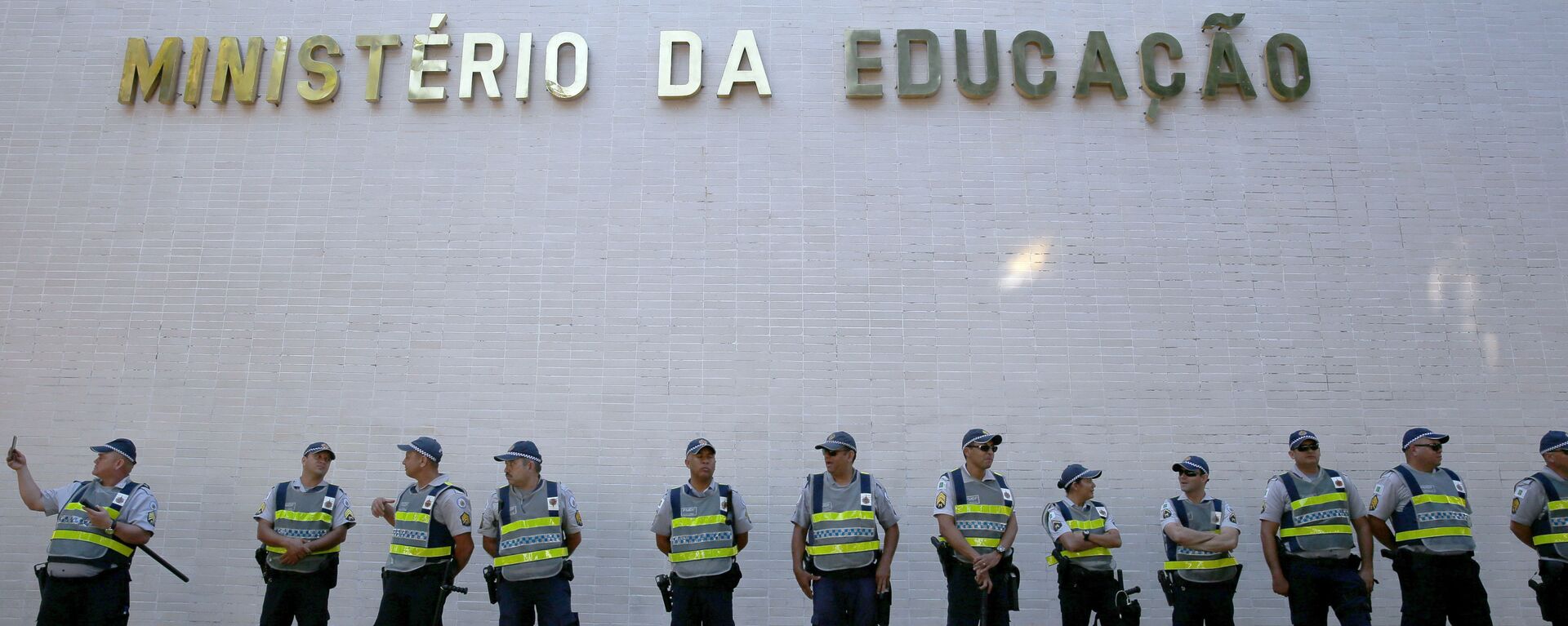 Protesto de estudantes contra os cortes na educação, na Esplanada dos Ministérios. - Sputnik Brasil, 1920, 30.09.2020