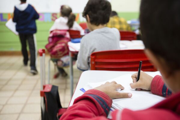 Brasil está entre países que fecharam escolas por mais tempo na pandemia, diz OCDE Brasil está entre países que fecharam escolas por mais tempo na pandemia, diz OCDE - Sputnik Brasil