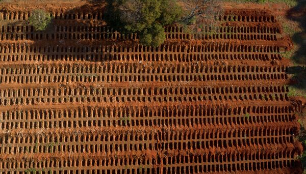 Brasil tem 685 mortes em 24h e chega a quase 88 mil óbitos por COVID-19 Brasil tem 685 mortes em 24h e chega a quase 88 mil óbitos por COVID-19 - Sputnik Brasil