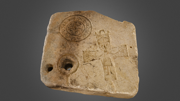 Desenterrado na Suíça molde de pedra milenar usado para forjar joias cristãs (FOTO) - Sputnik Brasil