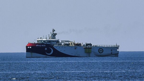 Embarcação turca de prospecção sísmica Oruc Reis no mar Mediterrâneo - Sputnik Brasil