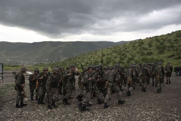 Qual a razão da escalada do conflito entre Armênia e Azerbaijão? Qual a razão da escalada do conflito entre Armênia e Azerbaijão? - Sputnik Brasil