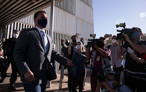 MP quer renúncia e fala em indenização milionária caso Flávio Bolsonaro seja condenado MP quer renúncia e fala em indenização milionária caso Flávio Bolsonaro seja condenado - Sputnik Brasil