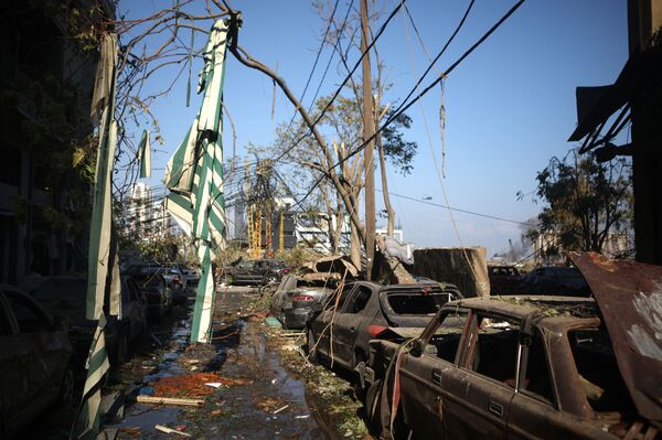 Líder do Líbano acha 'impossível' que armas do Hezbollah tenham causado explosão em Beirute - Sputnik Brasil
