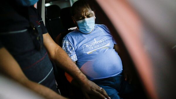 O líder indígena Aritana Yawalapit dá entrada em hospital em Goiânia após sintomas da COVID-19 se agravarem. - Sputnik Brasil