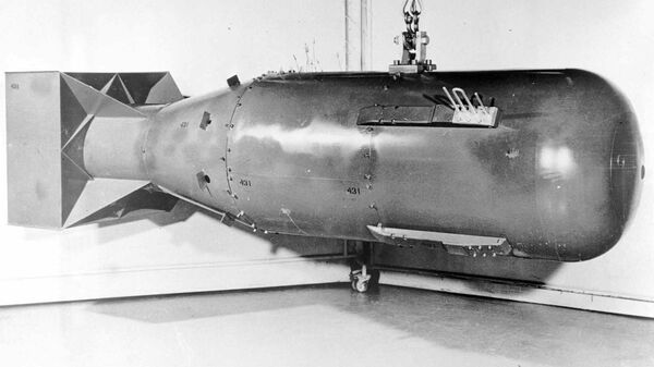 Bomba atômica Little Boy, da mesma categoria da lançada sobre Hiroshima, em foto publicada pelo governo dos EUA na década de 60 - Sputnik Brasil