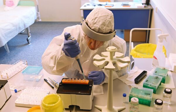 'Vacina não é a solução nesse momento para se afrouxar medidas de prevenção', diz especialista  - Sputnik Brasil