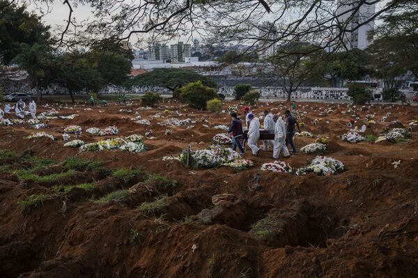 Brasil registra 754 mortes em 24h e passa de 167 mil óbitos por COVID-19 - Sputnik Brasil
