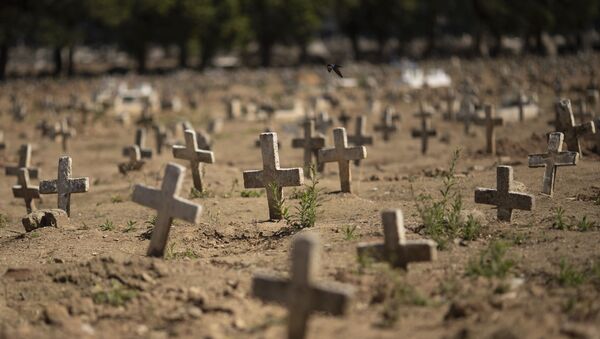 Cruzes no cemitério do Caju, na Zona Norte do Rio de Janeiro. - Sputnik Brasil