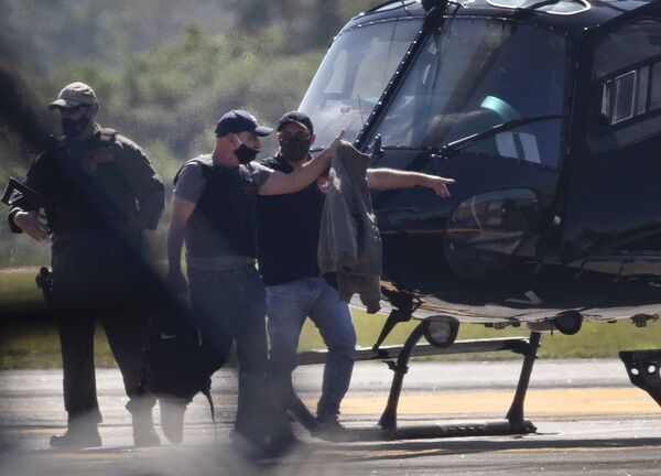 Rachadinha: âncoras do Jornal Nacional são intimados a depor no caso Queiroz Rachadinha: âncoras do Jornal Nacional são intimados a depor no caso Queiroz - Sputnik Brasil