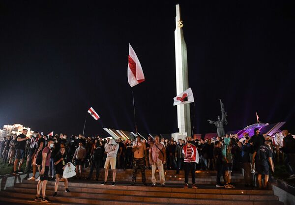 Bielorrússia: governo confirma 1º manifestante morto e explosões são ouvidas na região dos protestos - Sputnik Brasil