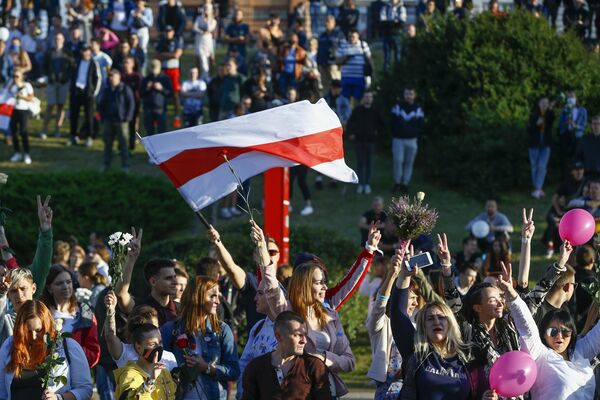 'Não daremos o país a ninguém', diz presidente da Bielorrússia em meio a protestos no país - Sputnik Brasil