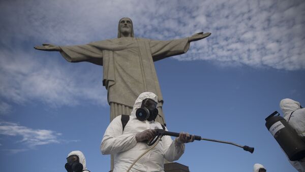 Soldados higienizam Cristo Redentor, no Rio de Janeiro, que reabriu para visitação após ficar fechado devido à pandemia do novo coronavírus - Sputnik Brasil