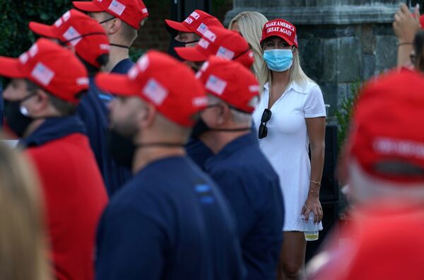 Trump anuncia investimento de US$ 1 bilhão para agricultores e famílias, diz Casa Branca - Sputnik Brasil