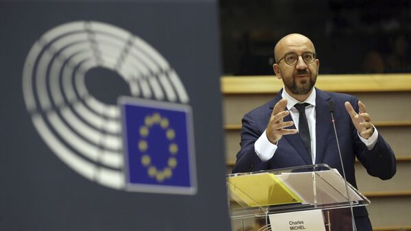 Em Bruxelas, o presidente do Conselho Europeu, Charles Michel, discursa no Parlamento Europeu, em 23 de julho de 2020 - Sputnik Brasil