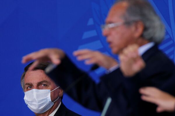 Guinada 'social' de Bolsonaro é eleitoreira e abre campo de disputa política, diz professora - Sputnik Brasil