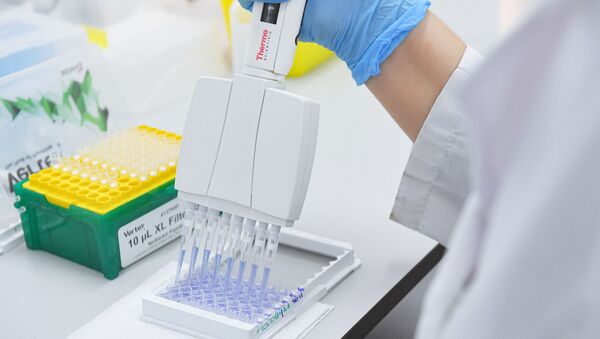Teste e produção de vacina contra o SARS-CoV-2 em laboratório russo - Sputnik Brasil