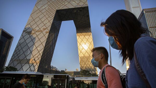 Pessoas usam máscaras na cidade de Pequim, na China. - Sputnik Brasil