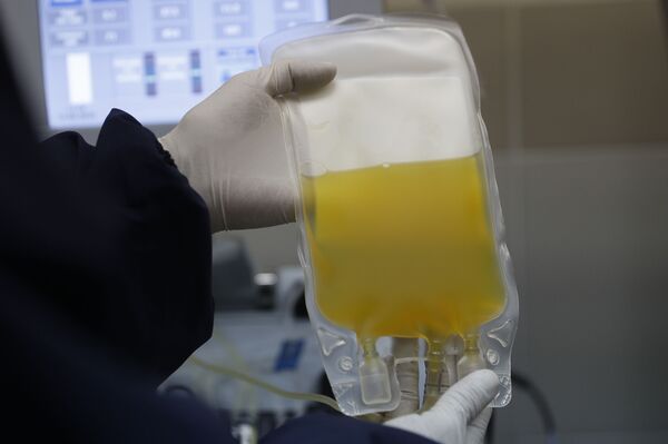 Polêmico no Brasil, tratamento com ozonioterapia contra COVID-19 é exaltado por Maduro - Sputnik Brasil