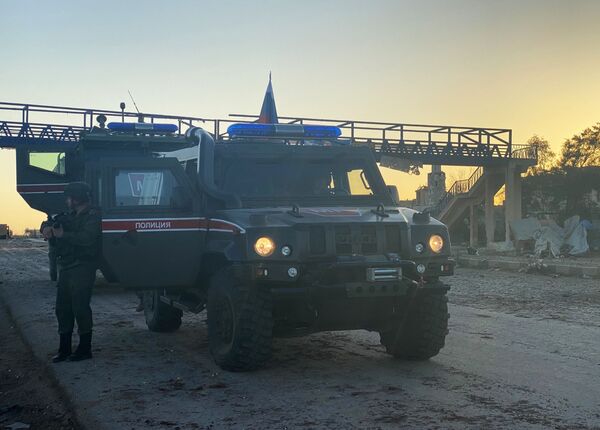 Obter petróleo e vencer terrorismo? EUA não têm nenhuma estratégia na Síria, diz alto funcionário - Sputnik Brasil