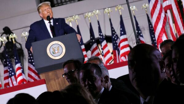 O presidente dos EUA, Donald Trump, discursa em frente à Casa Branca durante a Convenção Nacional Republicana. - Sputnik Brasil