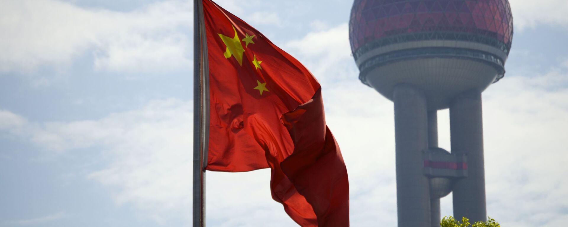 Bandeira da China em Xangai, distrito financeiro - Sputnik Brasil, 1920, 15.03.2023