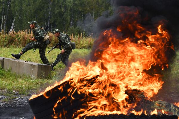 Soldados do Uzbequistão durante etapa de batedores nos Jogos Internacionais do Exército 2020 - Sputnik Brasil