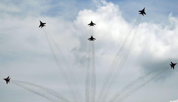 Caças MiG-29 durante voos de demonstração no contexto do Fórum Internacional Técnico-Militar EXÉRCITO 2020 (foto de arquivo) - Sputnik Brasil