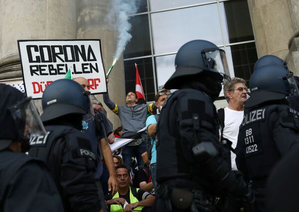 Berlim: protesto contra medidas sanitárias termina com 131 detidos e 33 policiais feridos - Sputnik Brasil