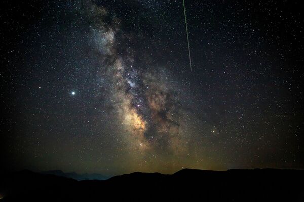 Céu estrelado sobre a região russa de Krasnodar durante a chuva de meteoros Perseidas - Sputnik Brasil