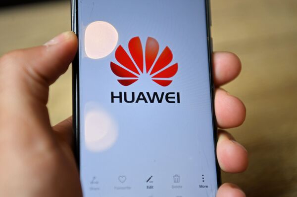 Huawei pode deixar mercado de smartphones devido a bloqueio dos EUA, diz especialista - Sputnik Brasil